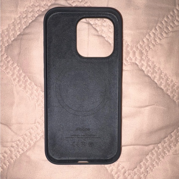 iPhone 15 pro Apple case - lightly used - Picture 3 of 3